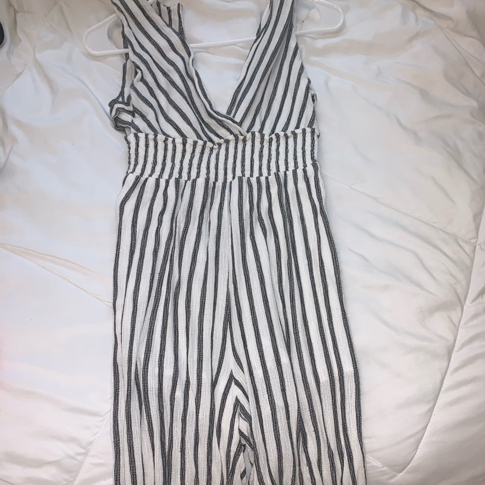 very flattering pantsuit!